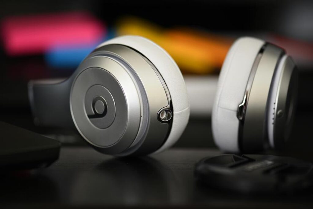 Which Headphones Are Ideal for Audiophiles? Which Headphones Are Ideal for Audiophiles?